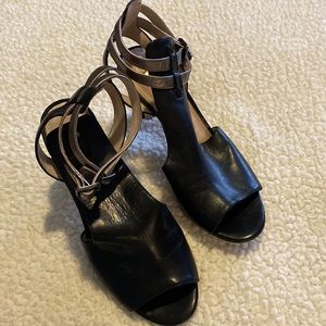 Beautiful Louise et Chi with Ankle Strap